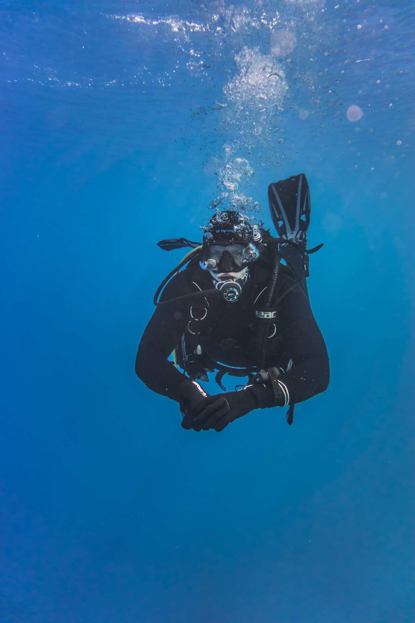 A deep diving in basic scuba gear list