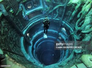 scuba diving in deep dive dubai