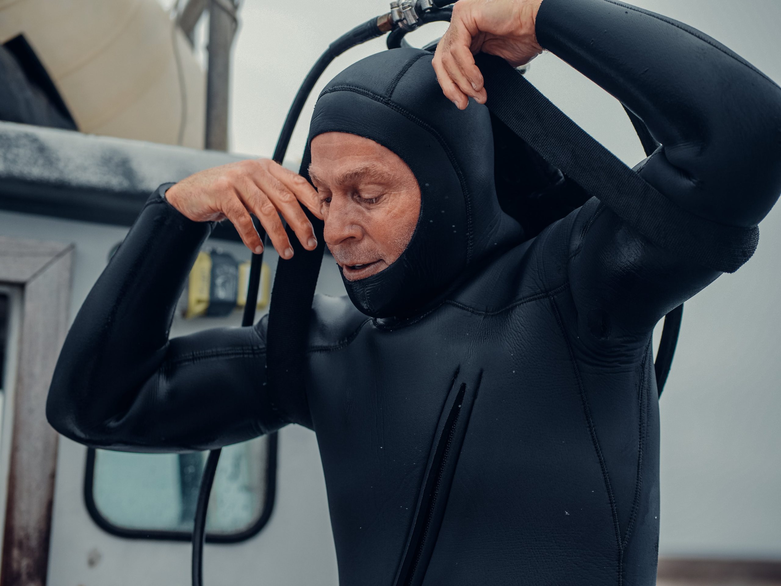 Gear up for adventure: the 9 important diving accessories