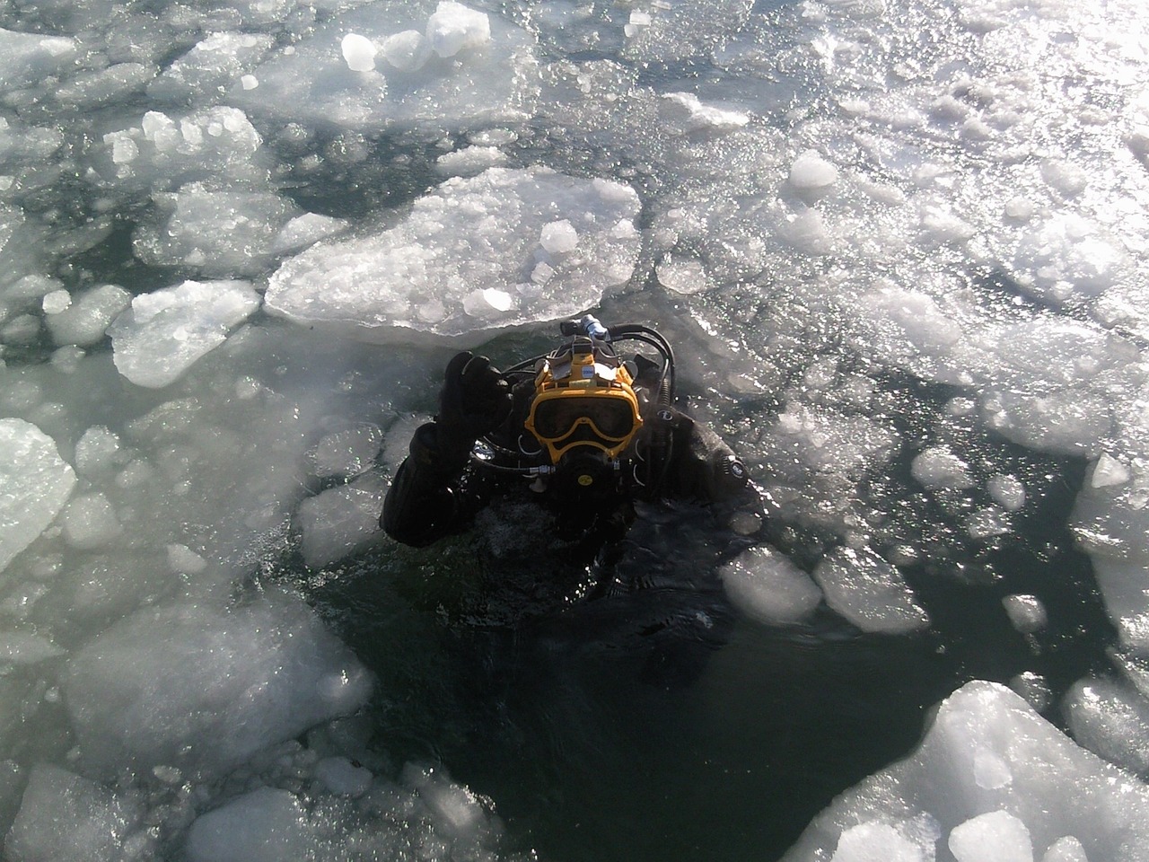Diving in cold water using a Full Face Dive Mask