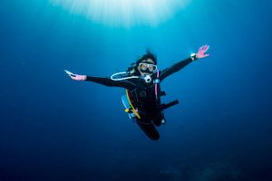 A diver with good buoyancy