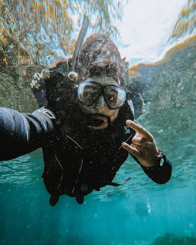 How to clear your new dive mask