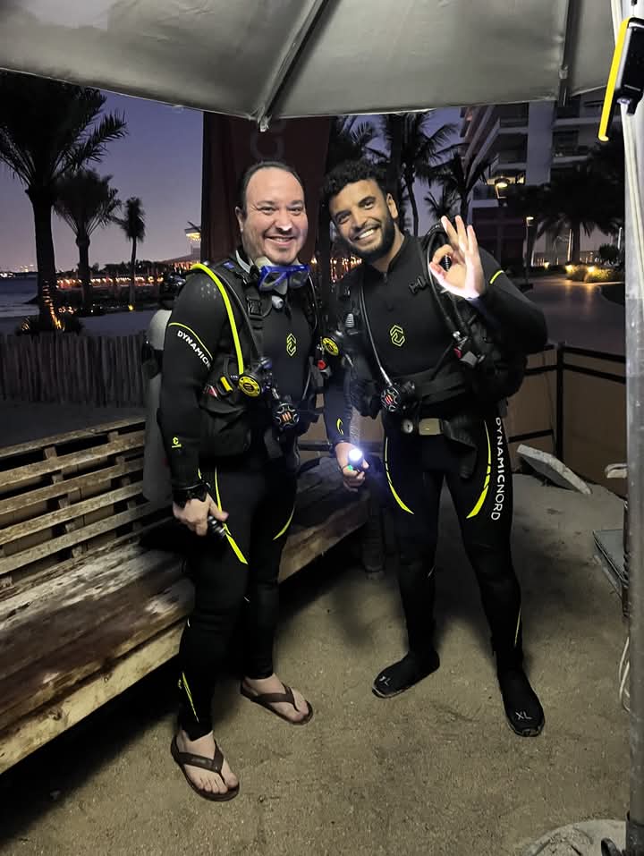 night scuba diving