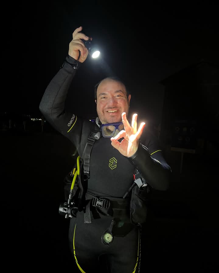 night scuba diver