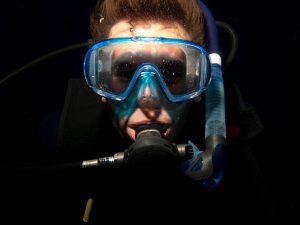night scuba diving